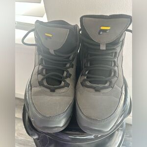 Fila big boy’s Black/Grey color basketball size 6 ,(10-12 years old )